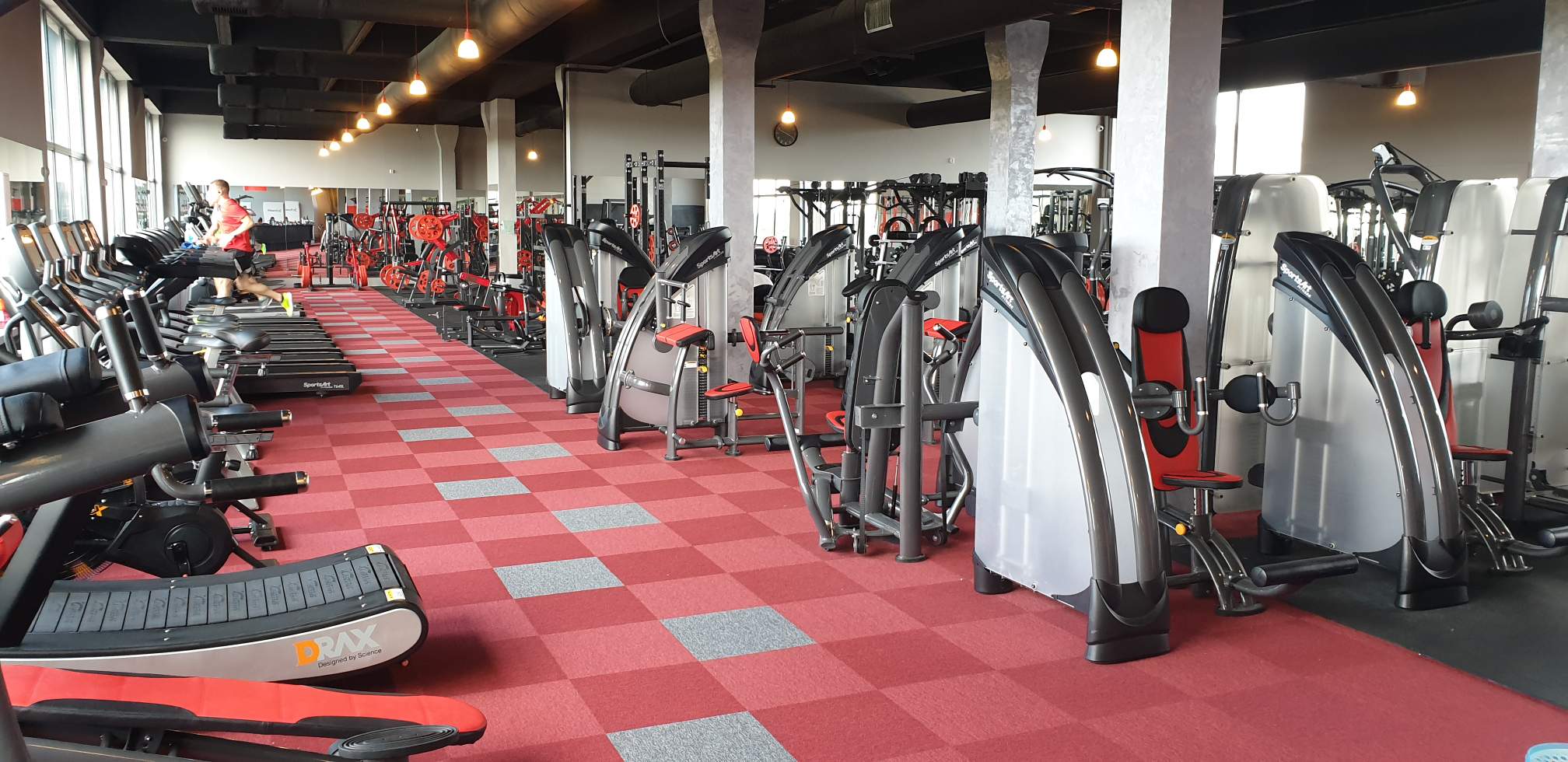 Sala treningowa X-GYM & Fitness w Falenicy